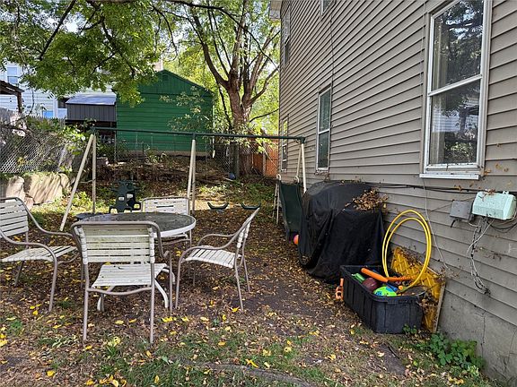 3rd image of 6 1/2 Evans St