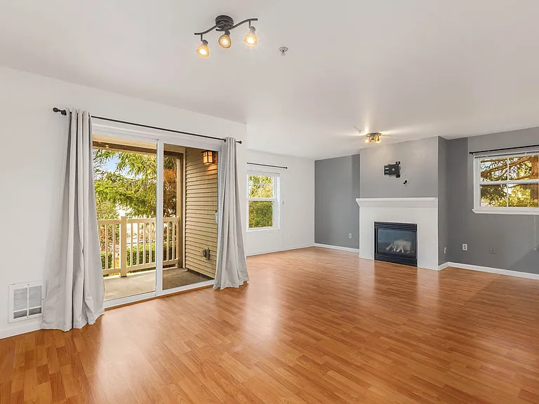 23420 SE Black Nugget Rd #F104 — Photo 3