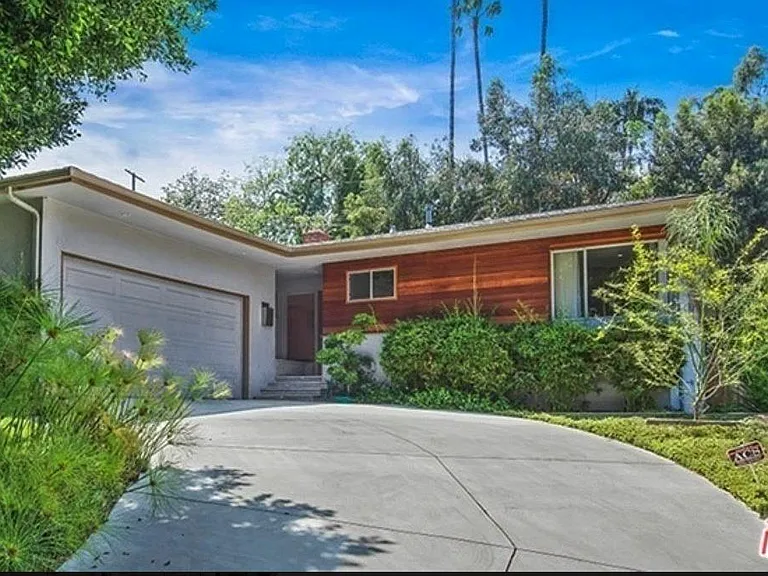 9512 Duxbury Ln — Photo 14