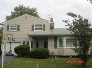 268 Rosewood Ln, Port Reading, NJ 07064