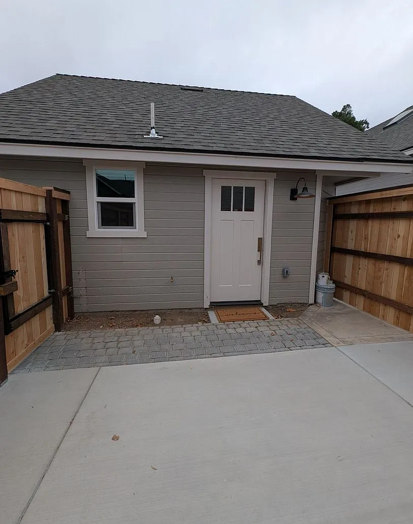 0423 80 & 84 Brewer Street — Photo 2
