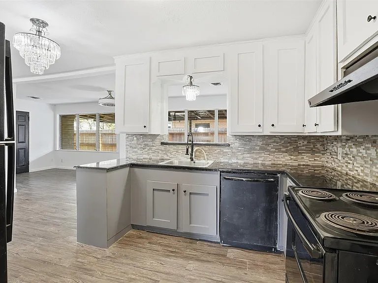 612 Sunset Ln — Photo 4