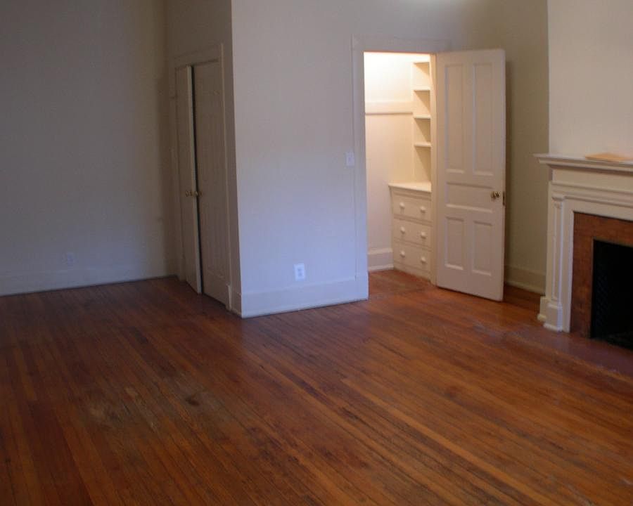 Living/Sleeping Area
