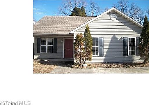 2nd image of 203 Oaklawn Dr
