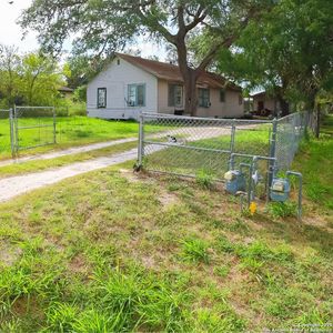 816 W FM 623, Pettus, TX, 78146