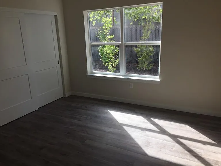 219 SW 3rd Ave — Photo 8
