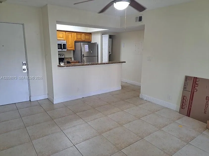 Sun Vista Gardens Condo — Photo 4