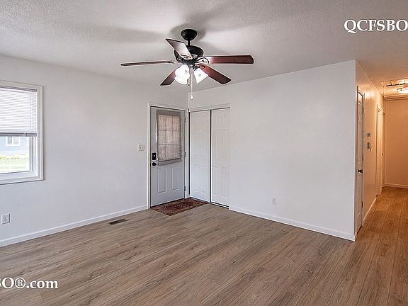 3rd image of 5822 N Linwood Ave