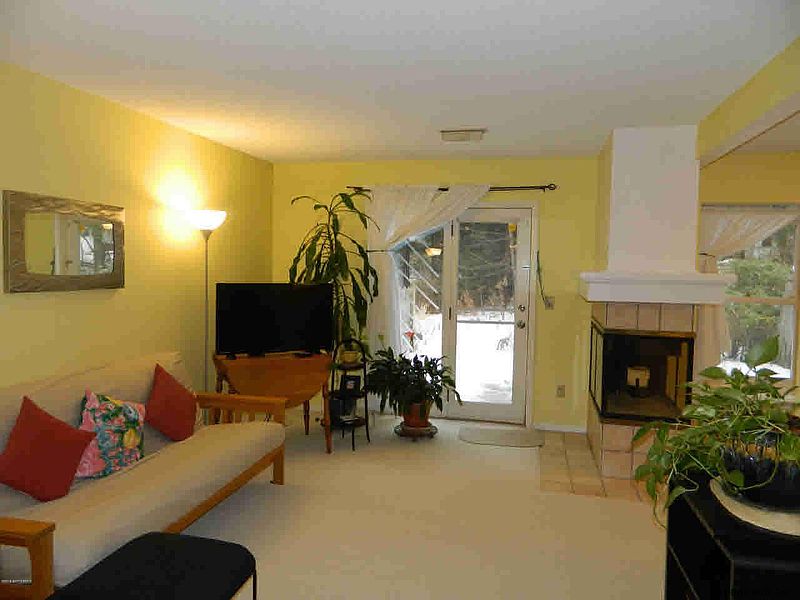 3rd image of 19 Tiffany Lane