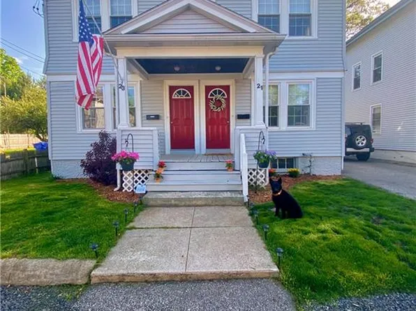 21-23 Washburn Ave E, Rumford, RI 02916
