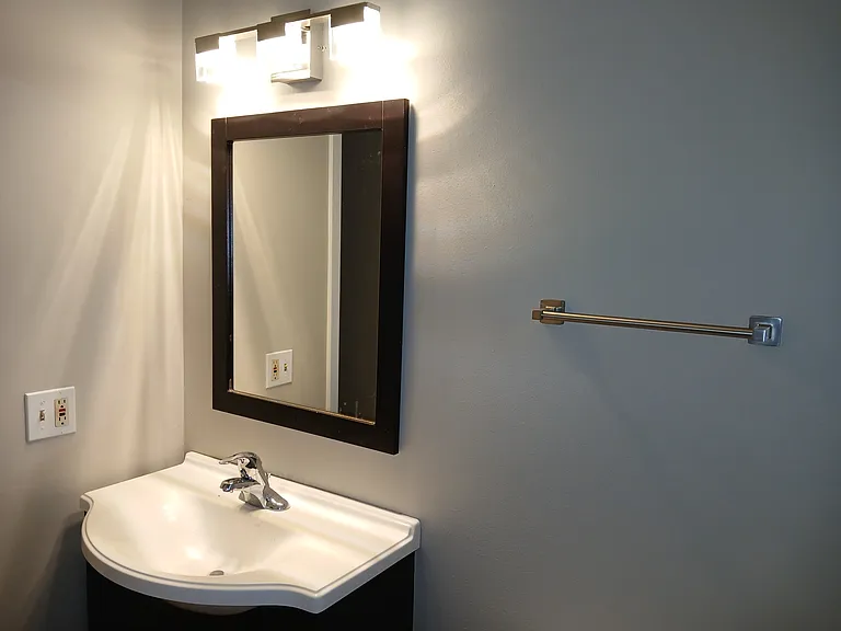 4427 Prairie Ave #2R — Photo 11