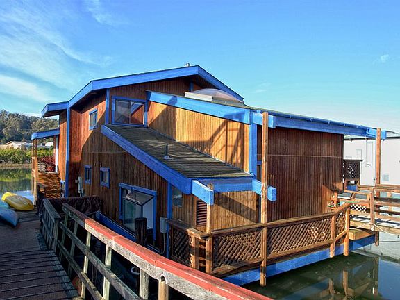 3rd image of 22 Kappas Marina West Pier