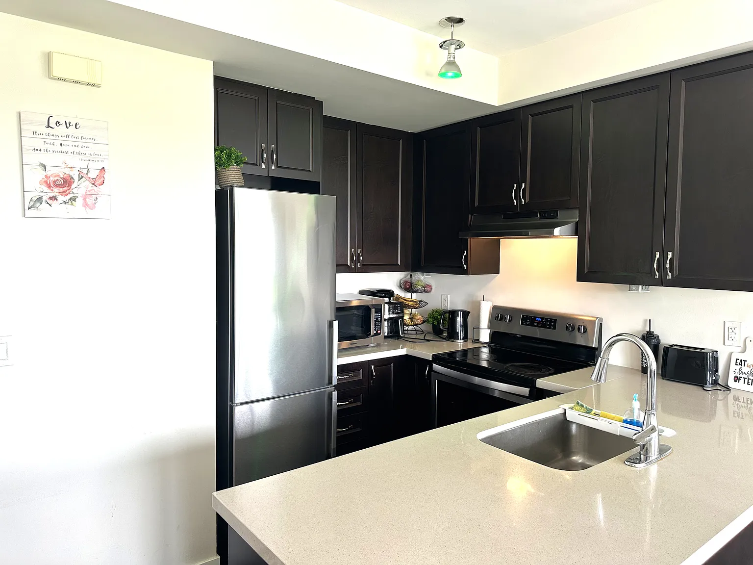 2 bed, 2.5 bath, 1400 sqft, $2,600 — Photo 3