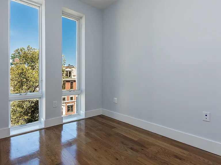338 Lincoln Rd #3B — Photo 1