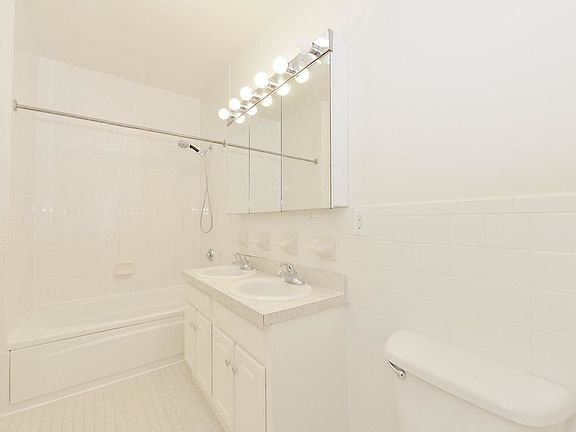 4th image of 523 Manhattan Ave #2