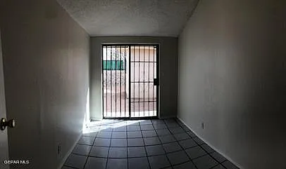 2 bed, 1.5 bath, 885 sqft, $1,050 — Photo 4