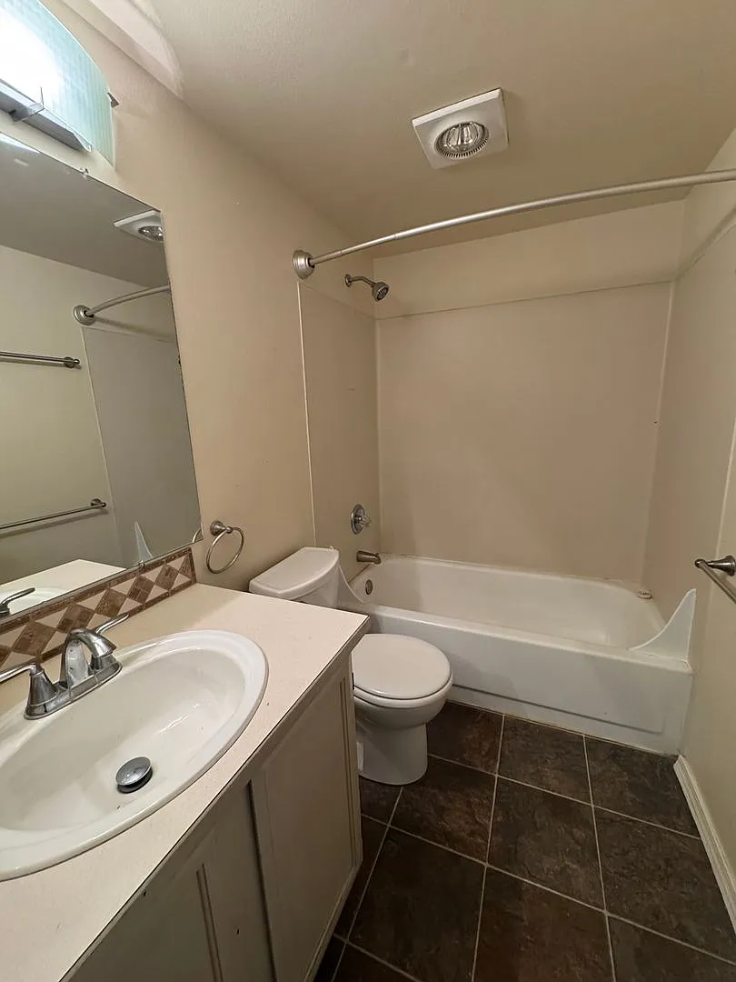 Hudson Square Apartments — Photo 3