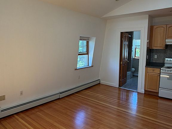 3rd image of 195 Waterman St APT 5