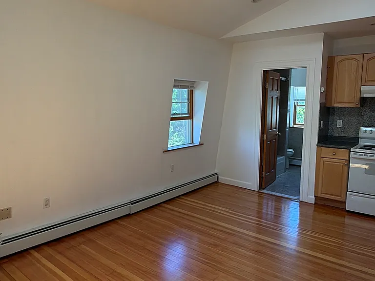 195 Waterman St #5 — Photo 3