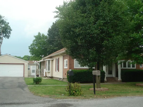 609 N Franklin St, West Frankfort, IL 62896