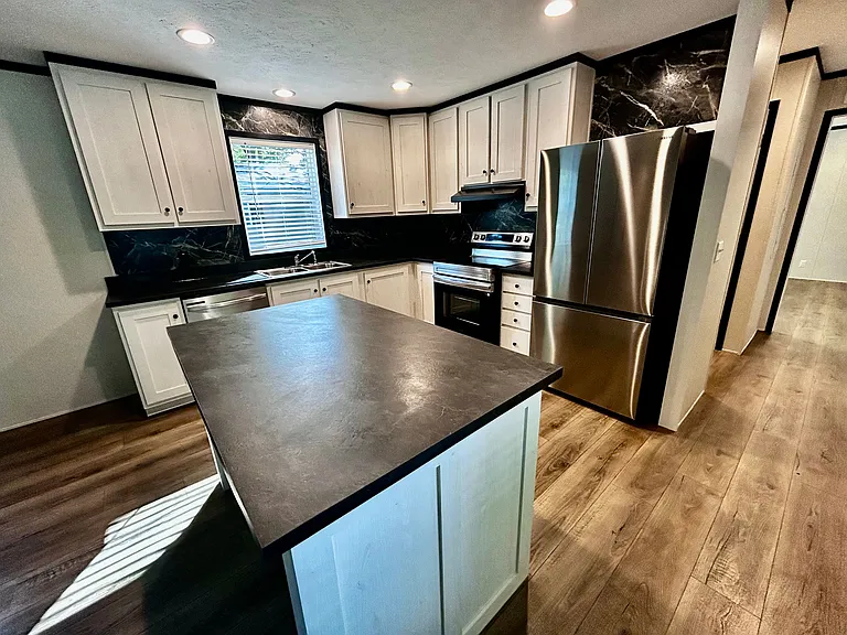 Hickory Knoll — Photo 49