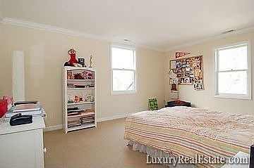 3rd image of 6902 N Owen Ave