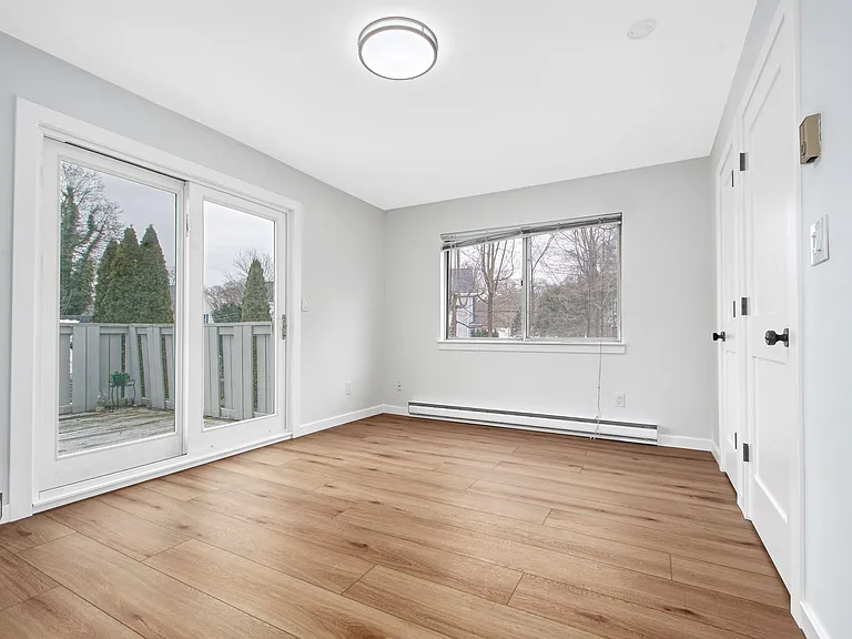 30 Riverside Ave #B — Photo 11