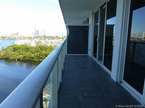 3rd image of 16385 Biscayne Blvd Unit 1404
