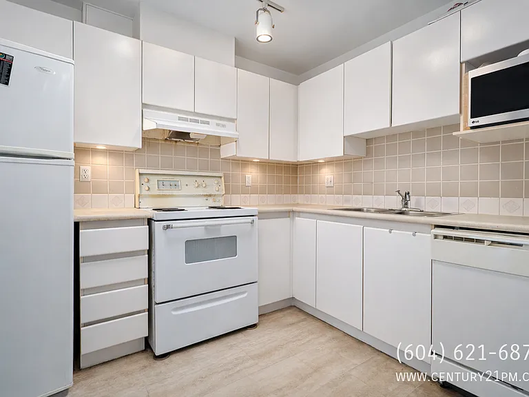10668 138th St #308 — Photo 5