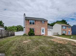 27 Shadow Ln, Bear, DE 19701