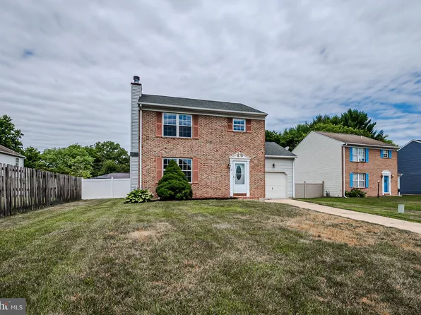 27 Shadow Ln, Bear, DE 19701