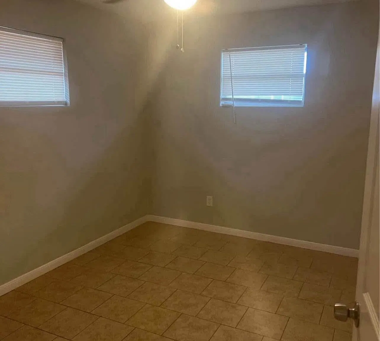 2 bed, 758 sqft, $1,200 — Photo 2