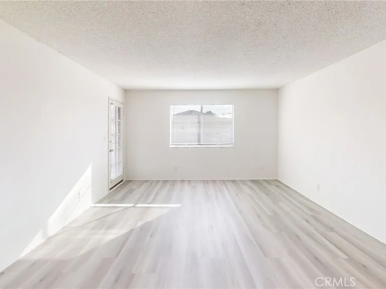 22 E Market St — Photo 10
