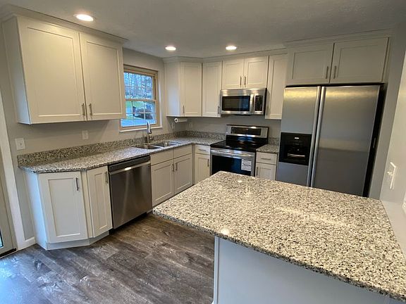 3rd image of 110 Leatherbark Rd