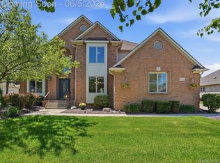 47289 Robins Nest Dr, Shelby Township, MI 48315