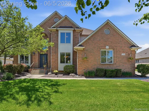 47289 Robins Nest Dr, Shelby Township, MI 48315