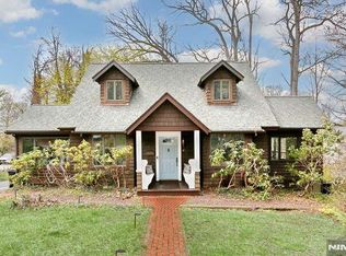 6 Maysenger Rd, Mahwah, NJ 07430