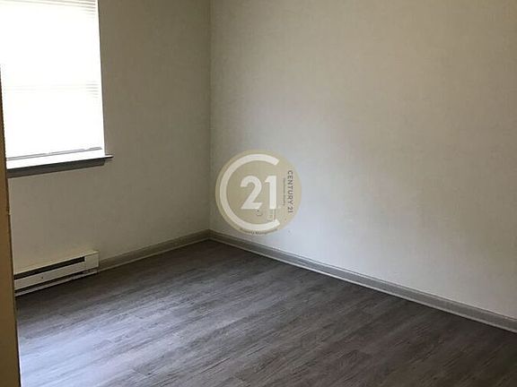 3rd image of 320 Ashlawn Dr APT 5