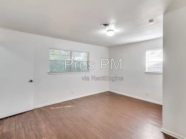 2101 Bradford Dr — Photo 6