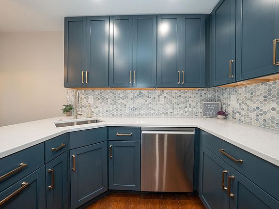 5th image of 369 Hartford Sq