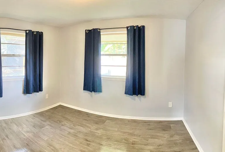 23515 Marshall St — Photo 13