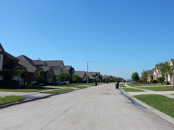 5th image of 313 W Bend Dr