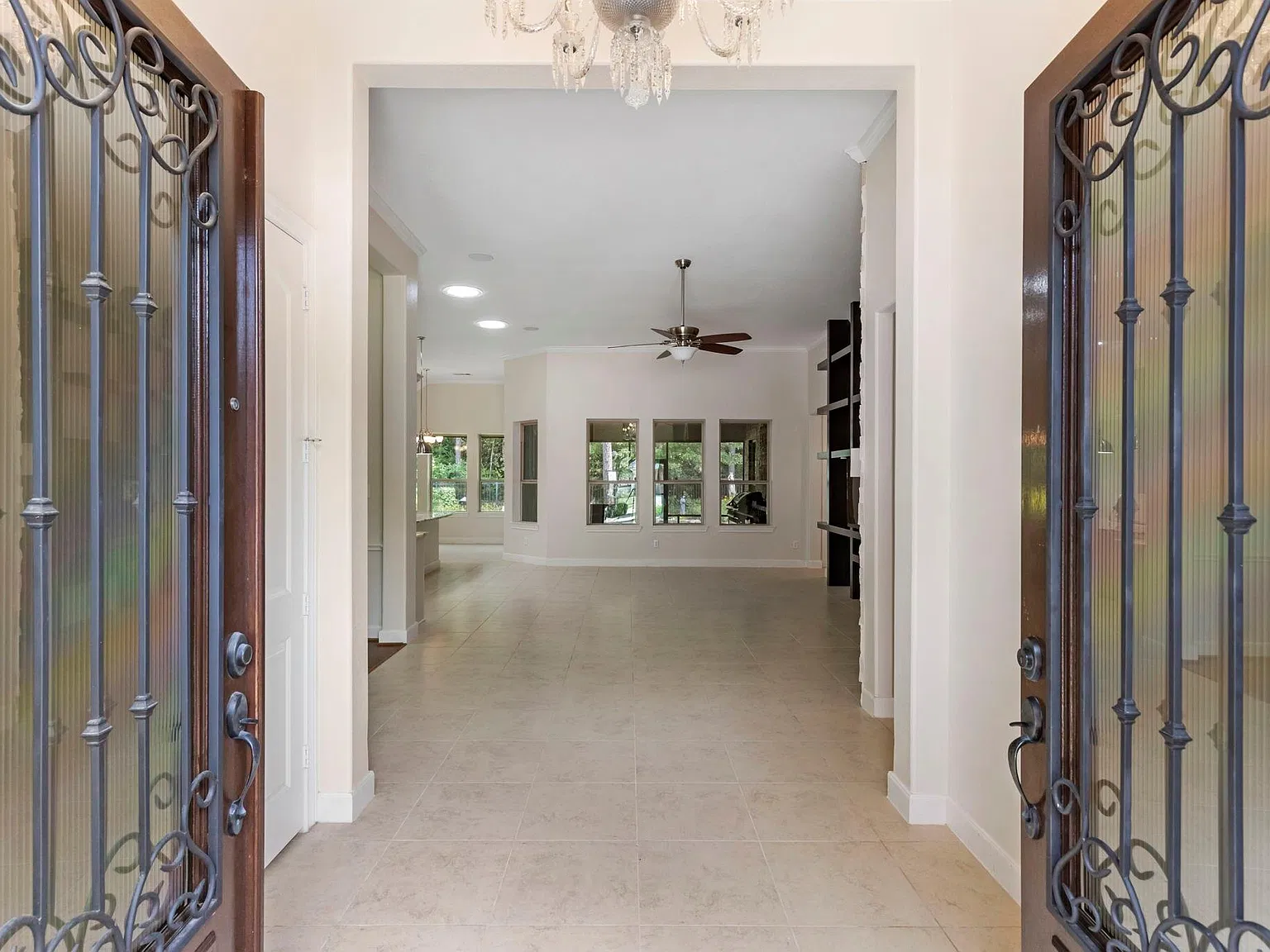2 bed, 2.5 bath, 2416 sqft, $3,000 — Photo 4