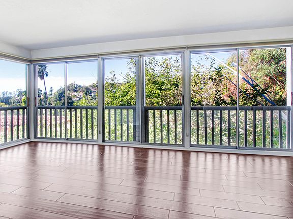 2nd image of 2495 Hollyridge Dr