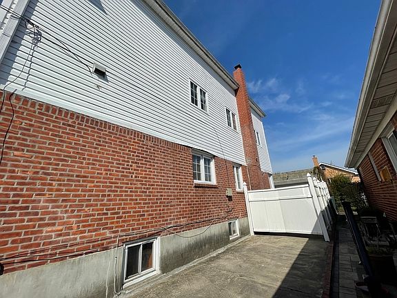3rd image of 262-15 60th Ave