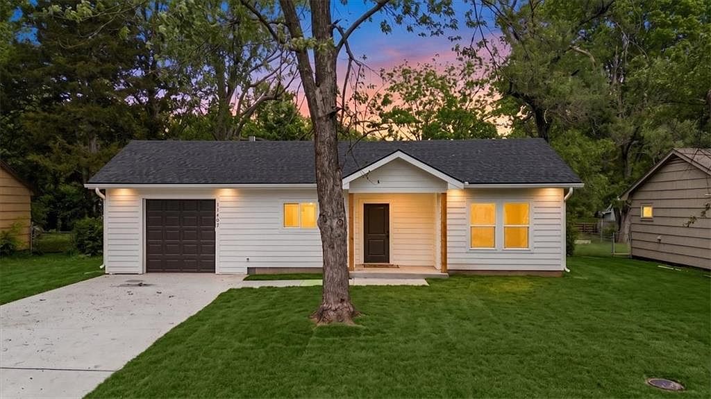 11407 Spruce Ave, Kansas City, MO 64137 | Zillow