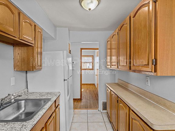 5th image of 405 Cameron Rd