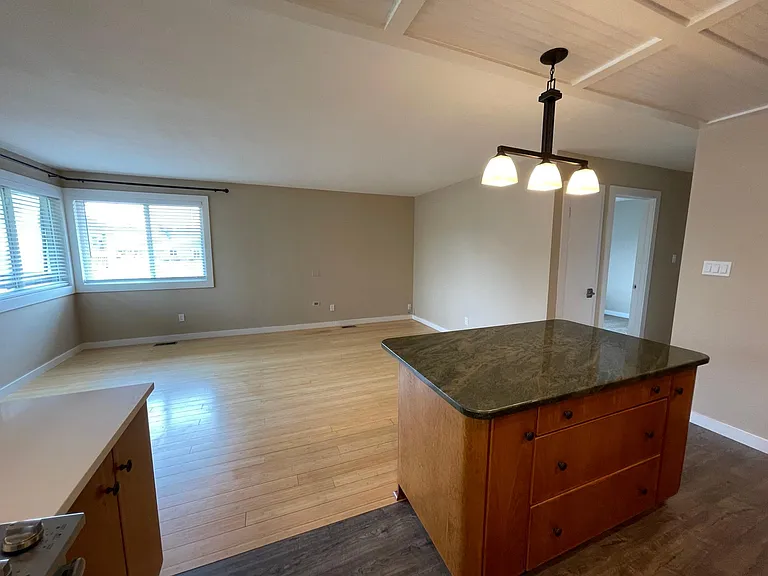 1170 Monroe Dr — Photo 7