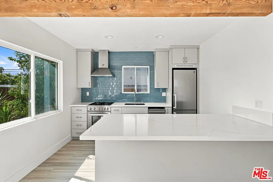 2 bed, 1.5 bath, $6,975 — Photo 4