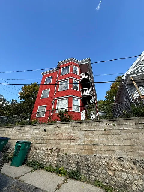 3 bed, $1,800 — Photo 1